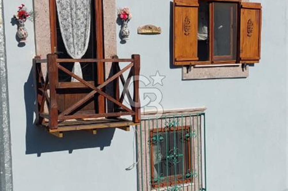 AYVALIK MERKEZ'DE TARİHİ DOKUDA SATILIK EŞYALI MÜSTAKİL EV