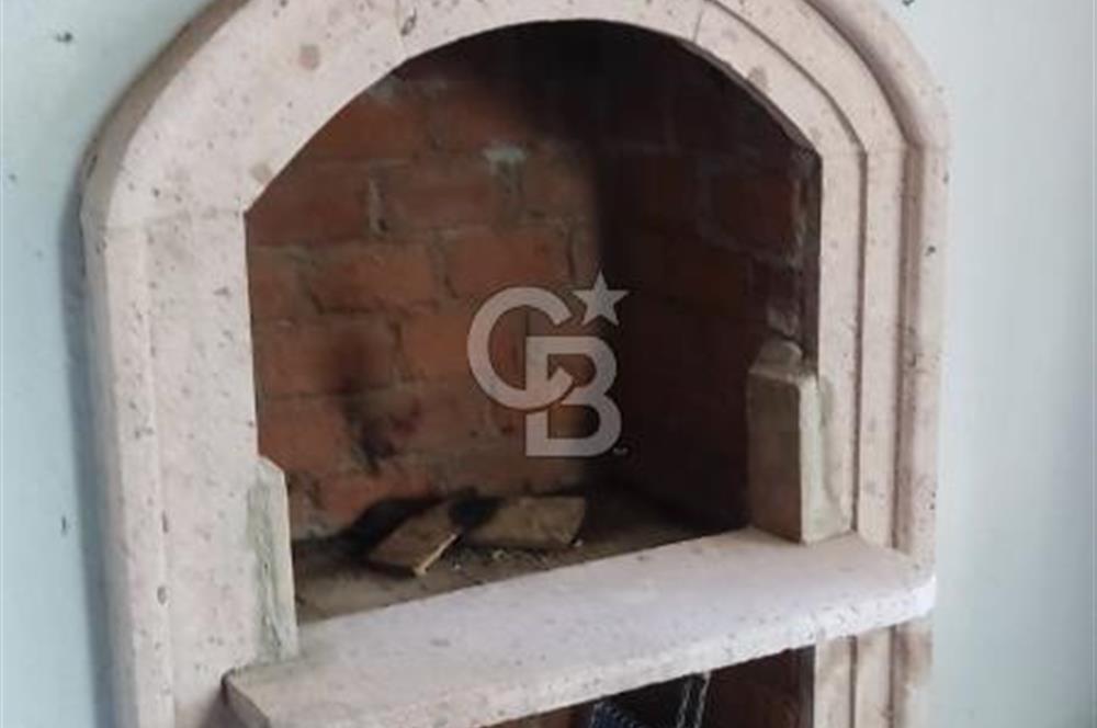 AYVALIK MERKEZ'DE TARİHİ DOKUDA SATILIK EŞYALI MÜSTAKİL EV