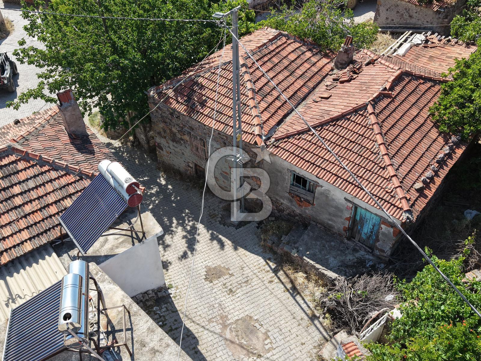 AYVALIK BULUTÇEŞME KÖYÜ'NDE KUYULU 130 m2 ARSALI KÖY EVİ
