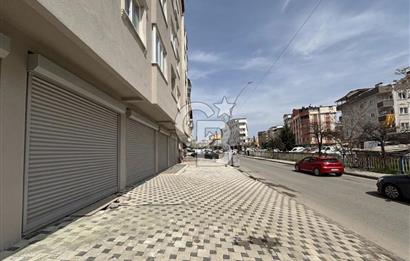 ÇAYIROVA MERKEZ RAHMİ DİBEK CADDESİNDE 304 M2 SATILIK İŞ YERİ