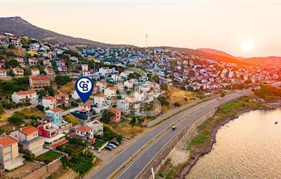 Yenifoça Donatkent Mevkiinde Satılık 3+2 Havuzlu Tripleks Villa