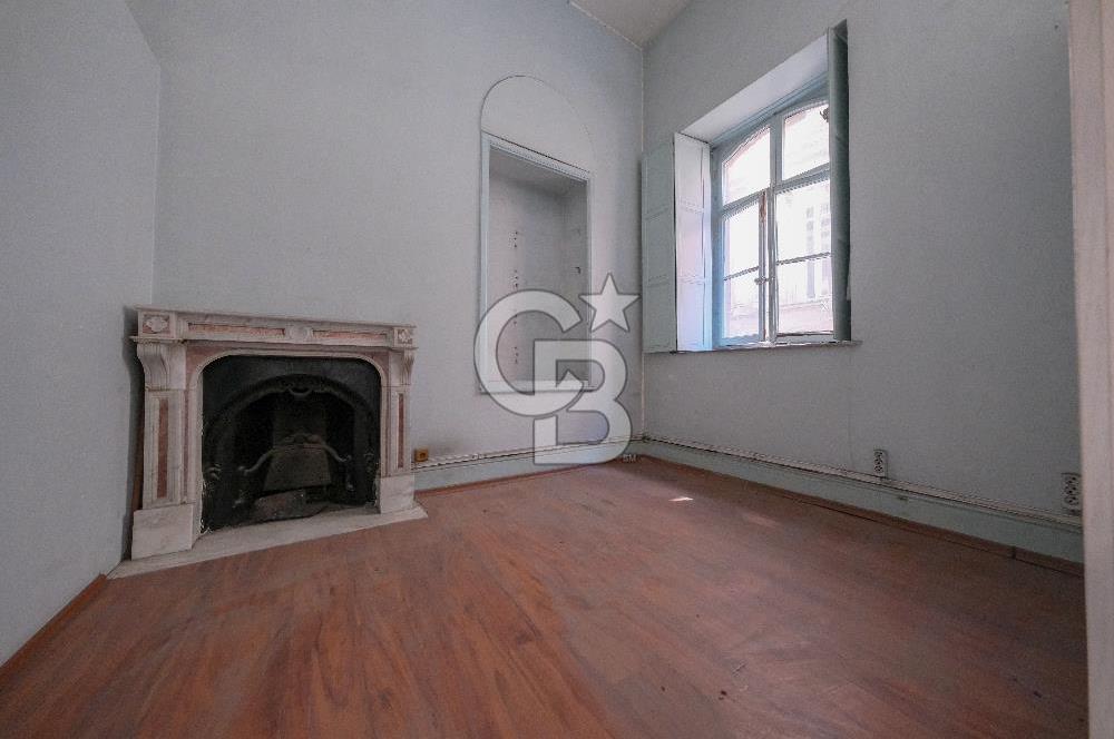 YAKUT HAN, Karaköy'de Otel Dönüşümüne Uygun Tarihi Kiralık Bina