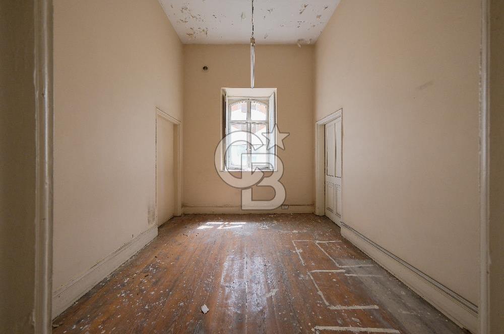 YAKUT HAN, Karaköy'de Otel Dönüşümüne Uygun Tarihi Kiralık Bina