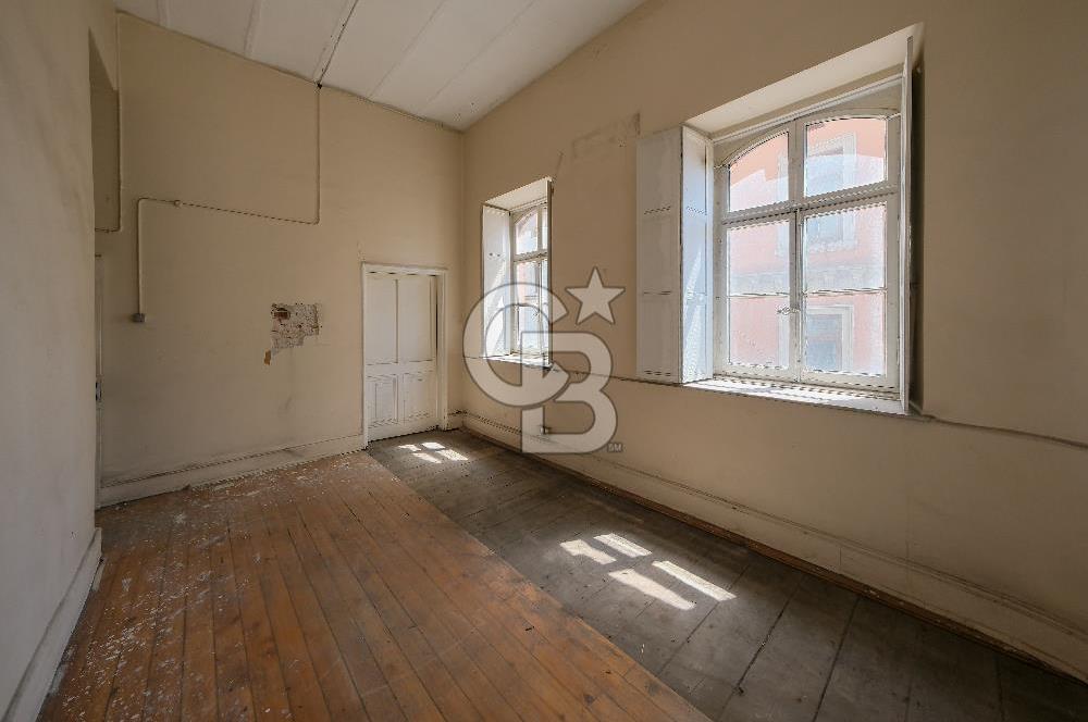 YAKUT HAN, Karaköy'de Otel Dönüşümüne Uygun Tarihi Kiralık Bina