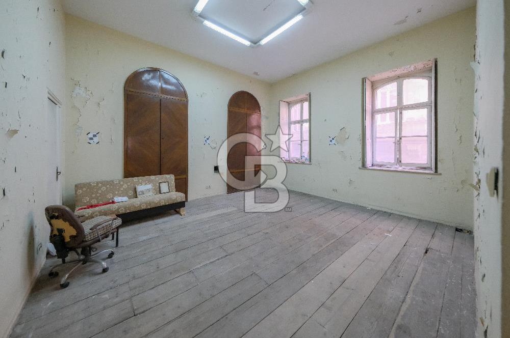 YAKUT HAN, Karaköy'de Otel Dönüşümüne Uygun Tarihi Kiralık Bina