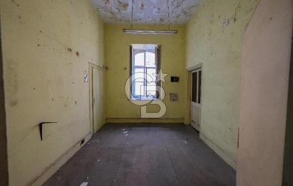 YAKUT HAN, Karaköy'de Otel Dönüşümüne Uygun Tarihi Kiralık Bina