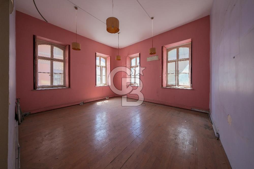 YAKUT HAN, Karaköy'de Otel Dönüşümüne Uygun Tarihi Kiralık Bina