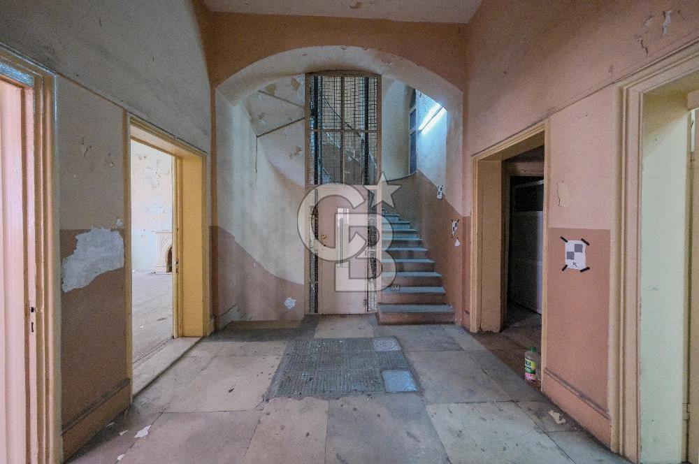 YAKUT HAN, Karaköy'de Otel Dönüşümüne Uygun Tarihi Kiralık Bina