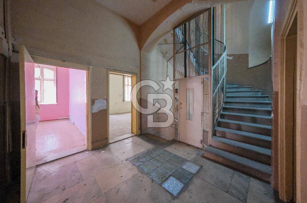 YAKUT HAN, Karaköy'de Otel Dönüşümüne Uygun Tarihi Kiralık Bina