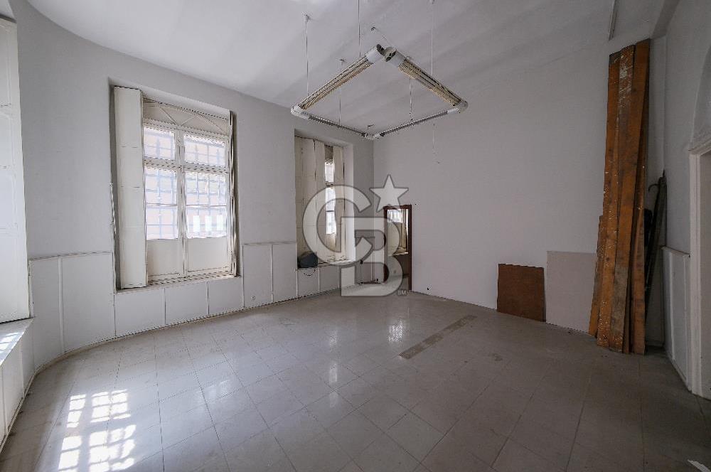 YAKUT HAN, Karaköy'de Otel Dönüşümüne Uygun Tarihi Kiralık Bina