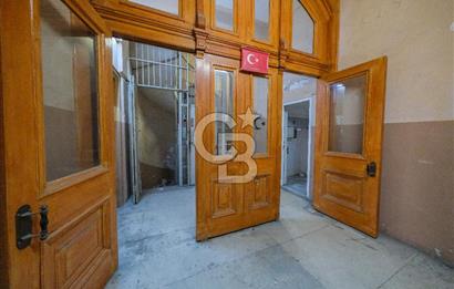 YAKUT HAN, Karaköy'de Otel Dönüşümüne Uygun Tarihi Kiralık Bina