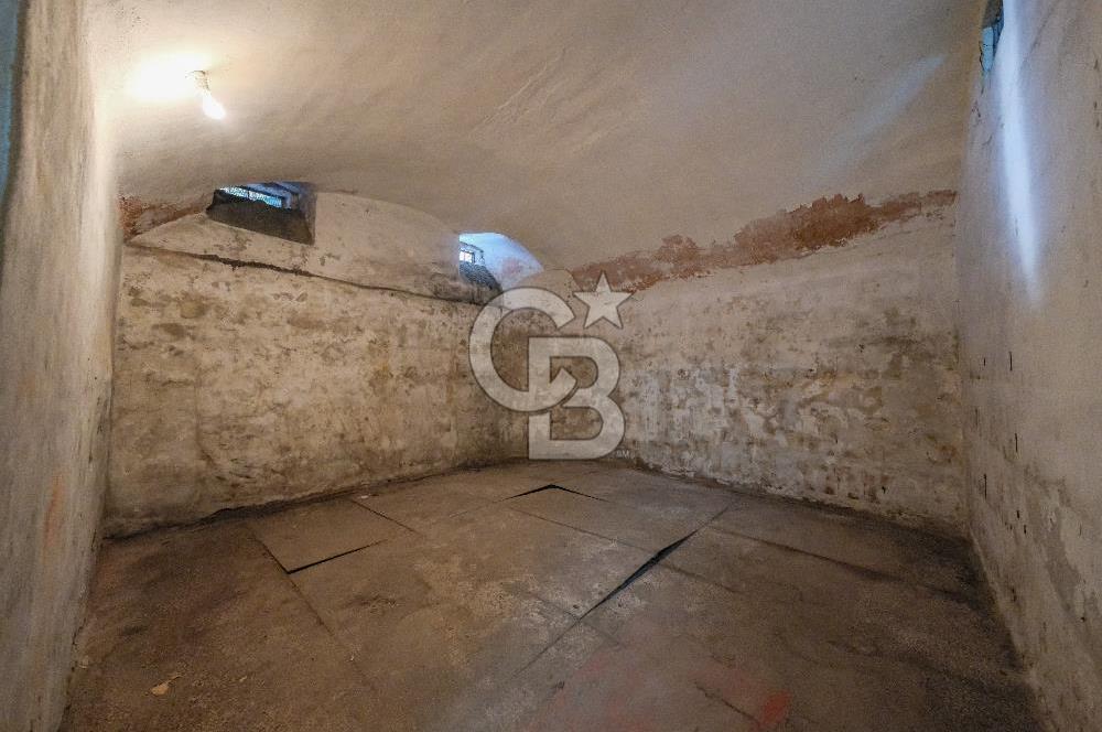 YAKUT HAN, Karaköy'de Otel Dönüşümüne Uygun Tarihi Kiralık Bina