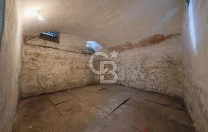 YAKUT HAN, Karaköy'de Otel Dönüşümüne Uygun Tarihi Kiralık Bina