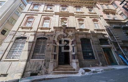 YAKUT HAN, Karaköy'de Otel Dönüşümüne Uygun Tarihi Kiralık Bina