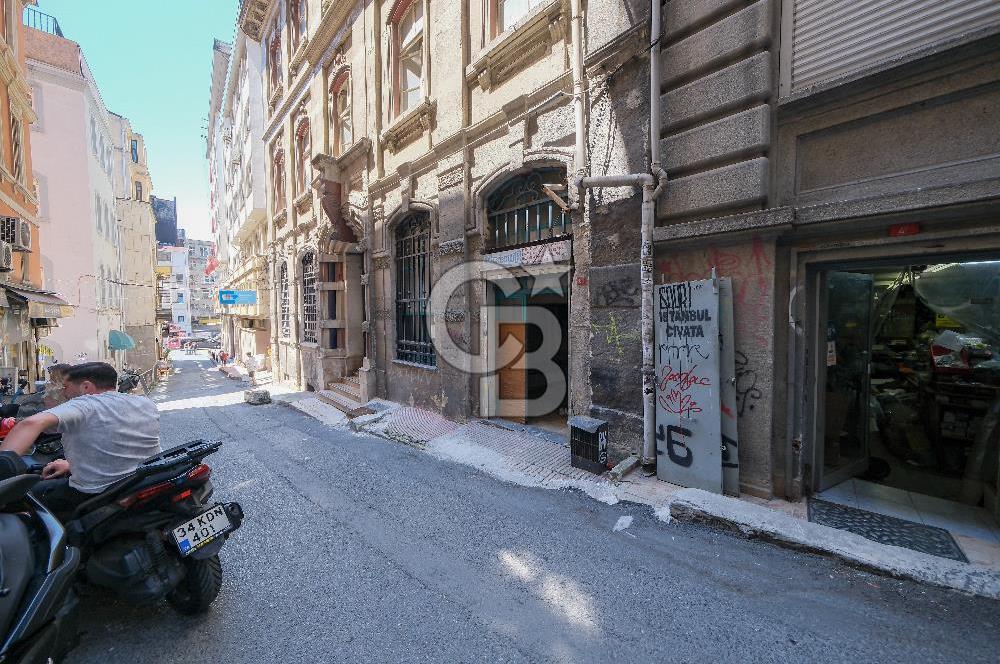 YAKUT HAN, Karaköy'de Otel Dönüşümüne Uygun Tarihi Kiralık Bina