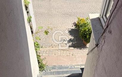 SULTANAHMET OTELLER BÖLGESİNDE 4 KATLI SATILIK BİNA