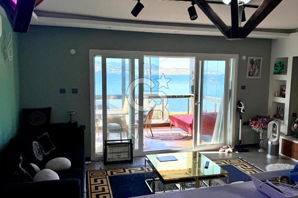 Yenifoça Gencelli'de Satılık Deniz Manzaralı Villa