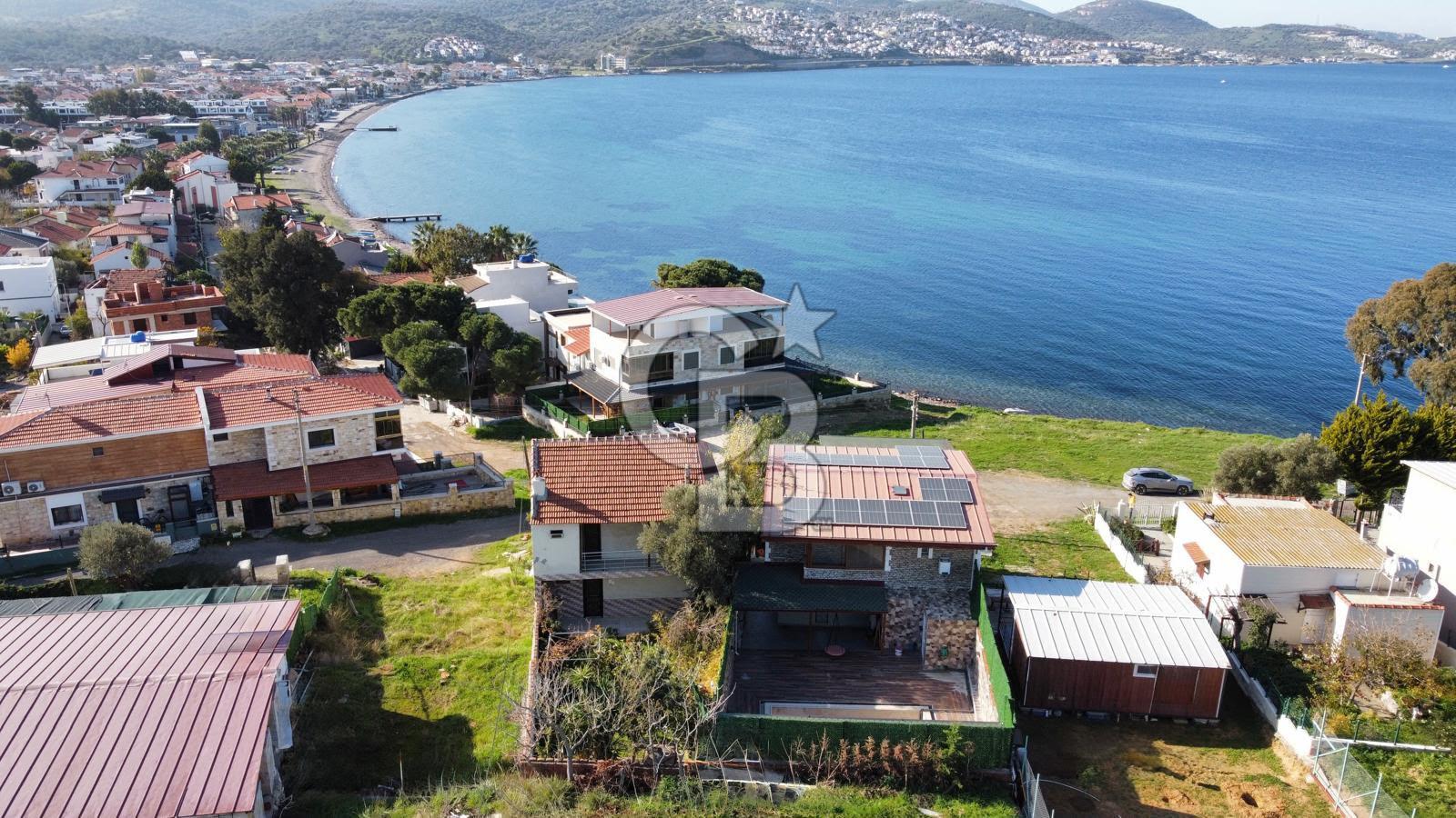 Yenifoça Gencelli'de Satılık Deniz Manzaralı Villa