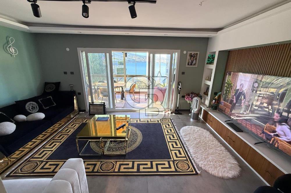 Yenifoça Gencelli'de Satılık Deniz Manzaralı Villa