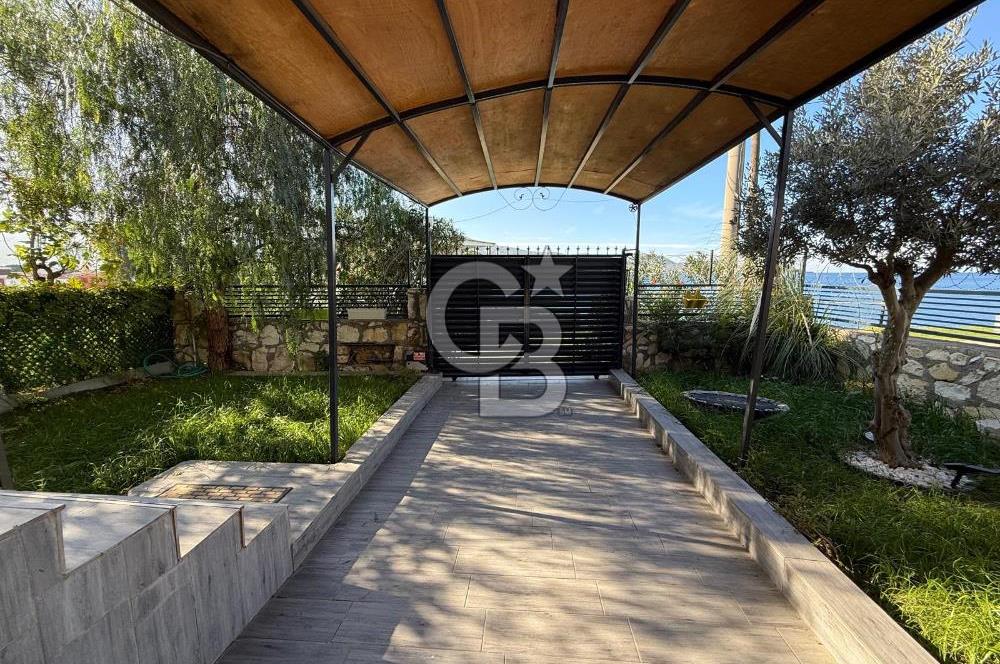 Yenifoça Gencelli'de Satılık Deniz Manzaralı Villa