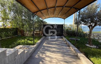 Yenifoça Gencelli'de Satılık Deniz Manzaralı Villa