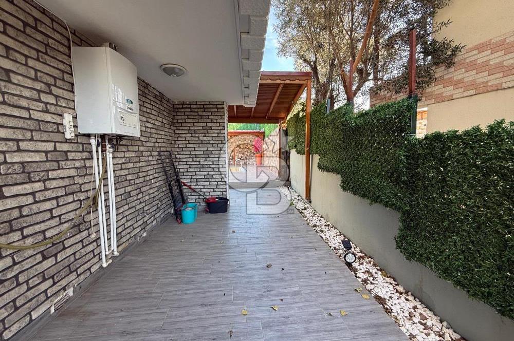 Yenifoça Gencelli'de Satılık Deniz Manzaralı Villa