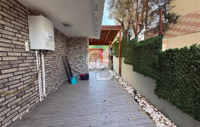 Yenifoça Gencelli'de Satılık Deniz Manzaralı Villa