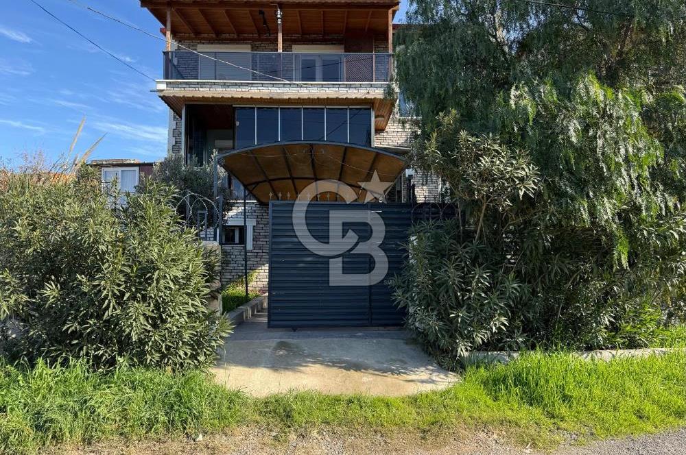 Yenifoça Gencelli'de Satılık Deniz Manzaralı Villa