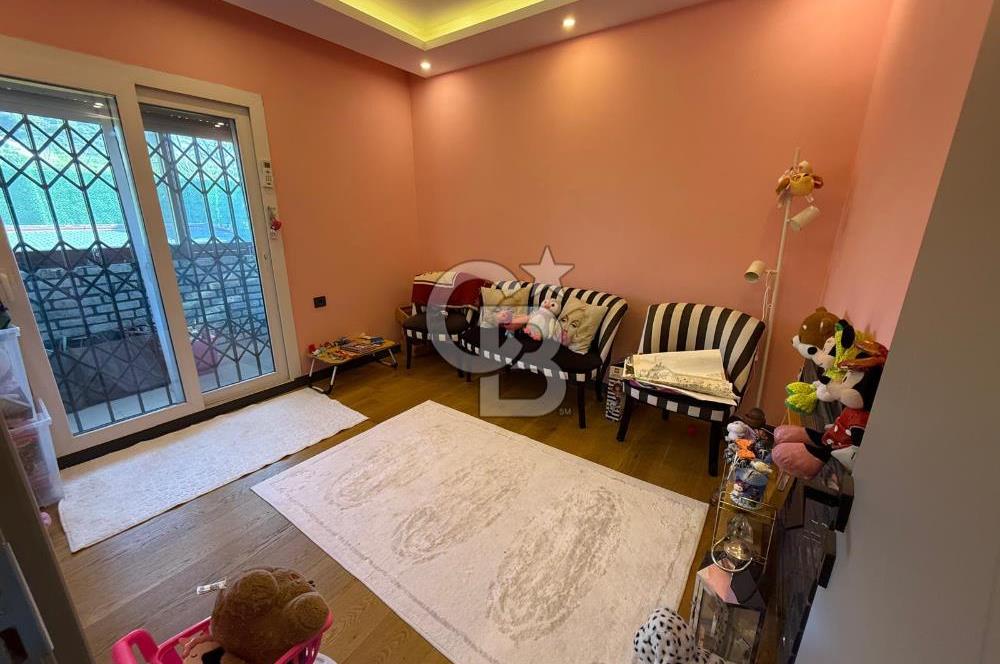Yenifoça Gencelli'de Satılık Deniz Manzaralı Villa