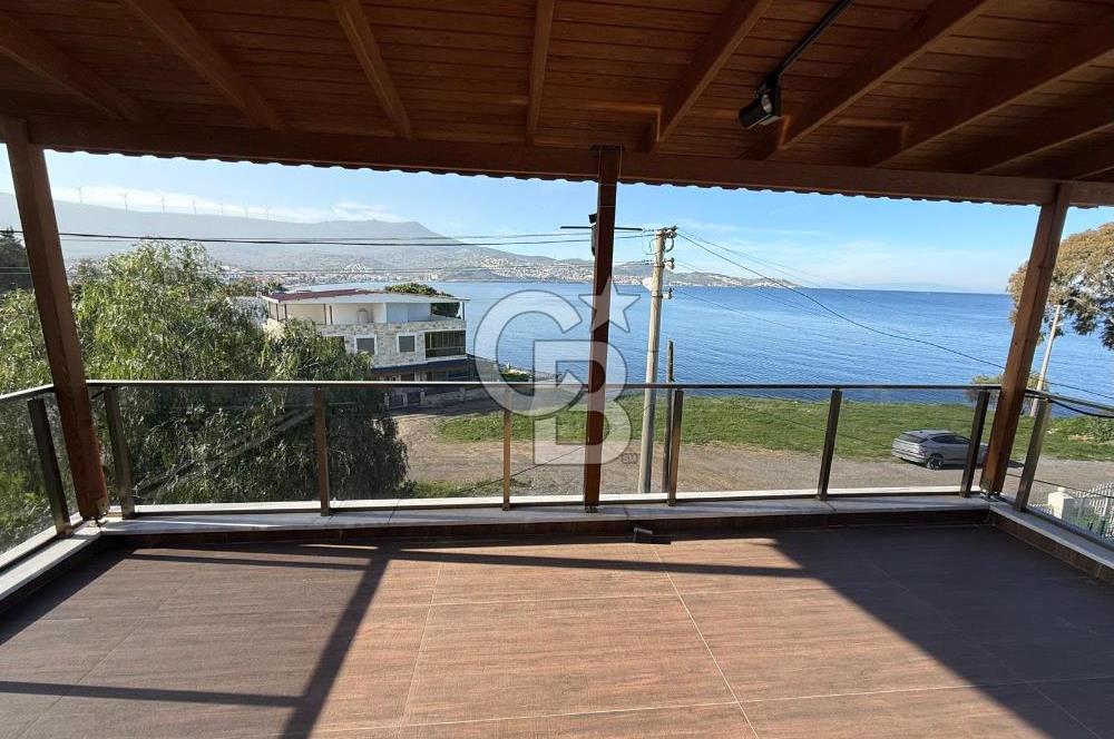 Yenifoça Gencelli'de Satılık Deniz Manzaralı Villa