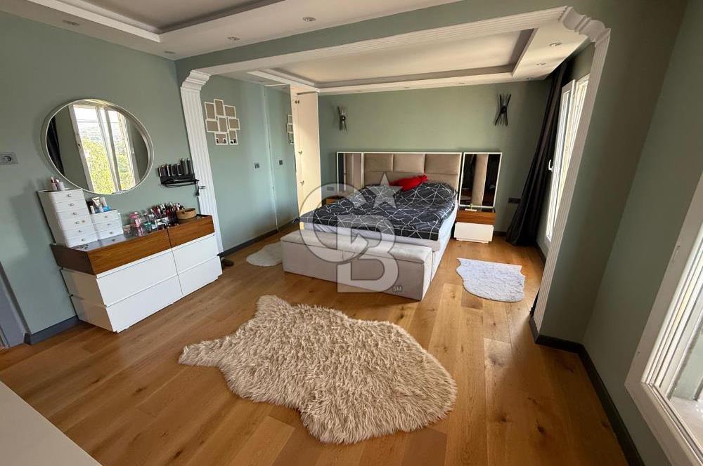 Yenifoça Gencelli'de Satılık Deniz Manzaralı Villa
