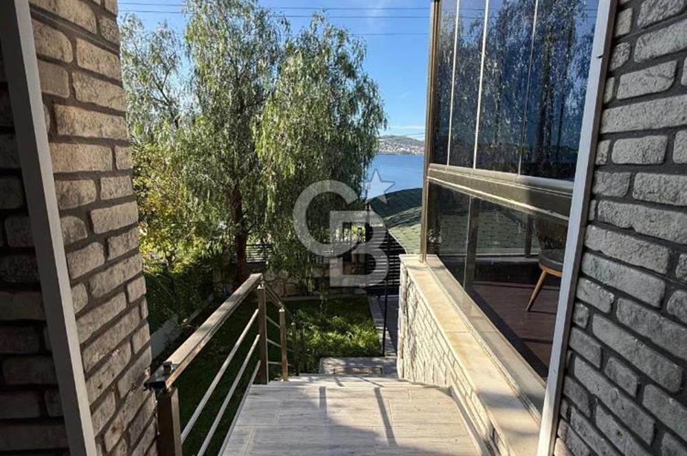 Yenifoça Gencelli'de Satılık Deniz Manzaralı Villa
