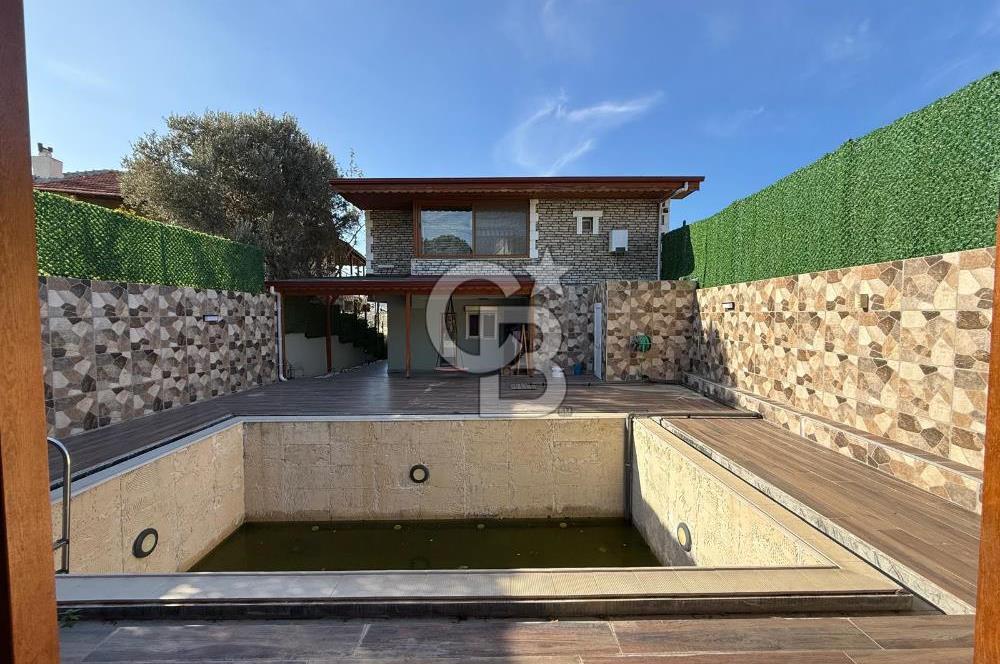 Yenifoça Gencelli'de Satılık Deniz Manzaralı Villa