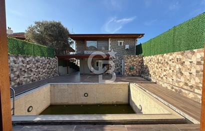 Yenifoça Gencelli'de Satılık Deniz Manzaralı Villa