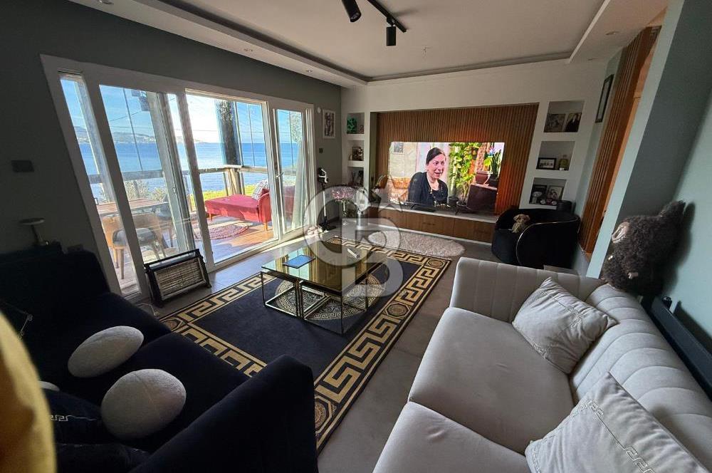 Yenifoça Gencelli'de Satılık Deniz Manzaralı Villa
