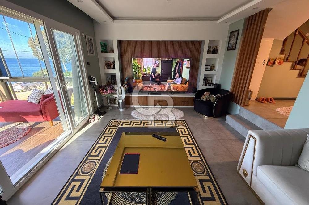 Yenifoça Gencelli'de Satılık Deniz Manzaralı Villa