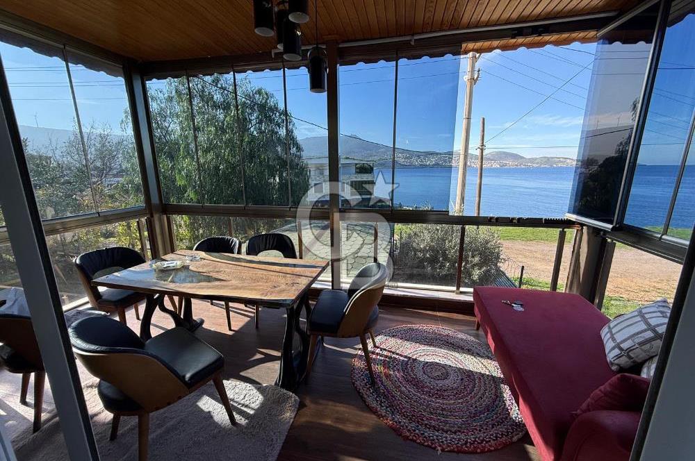 Yenifoça Gencelli'de Satılık Deniz Manzaralı Villa