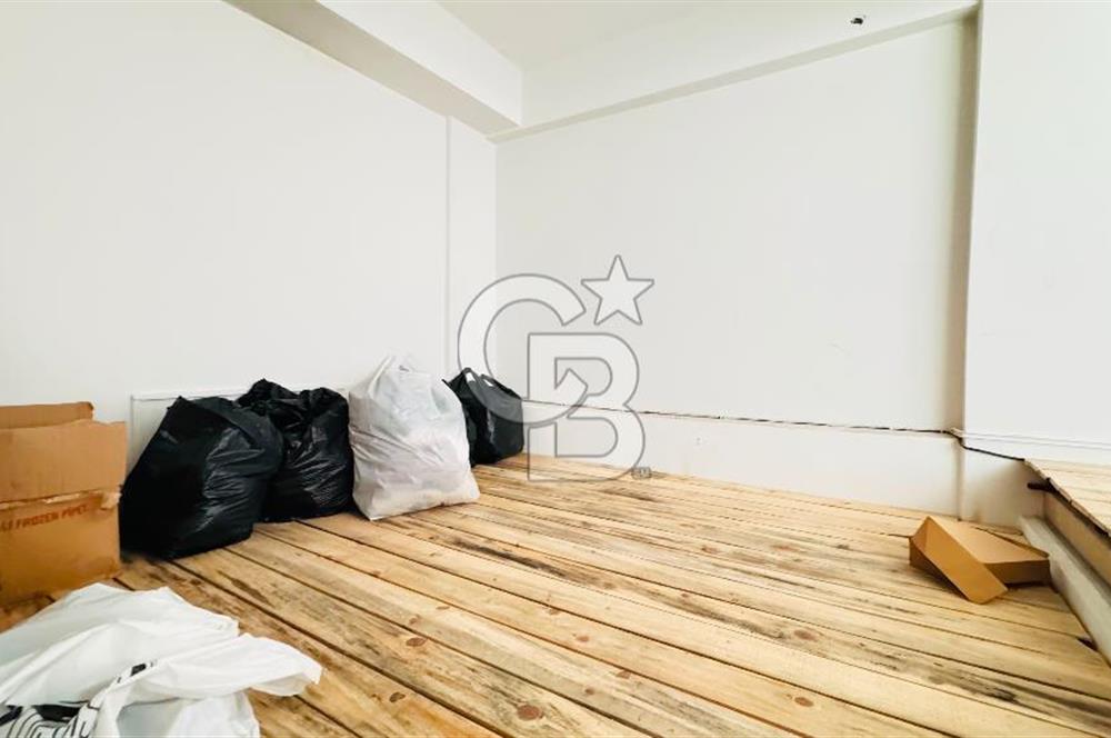 Foça Bağarası Ana Cadde Üzerinde Devren Kiralık Dükkan Mağaza