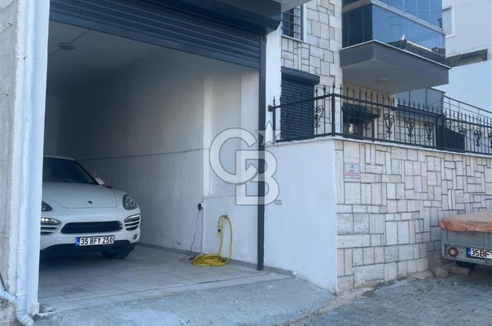 Yenifoça Donatkent Mevkiinde Satılık 3+2 Havuzlu Tripleks Villa