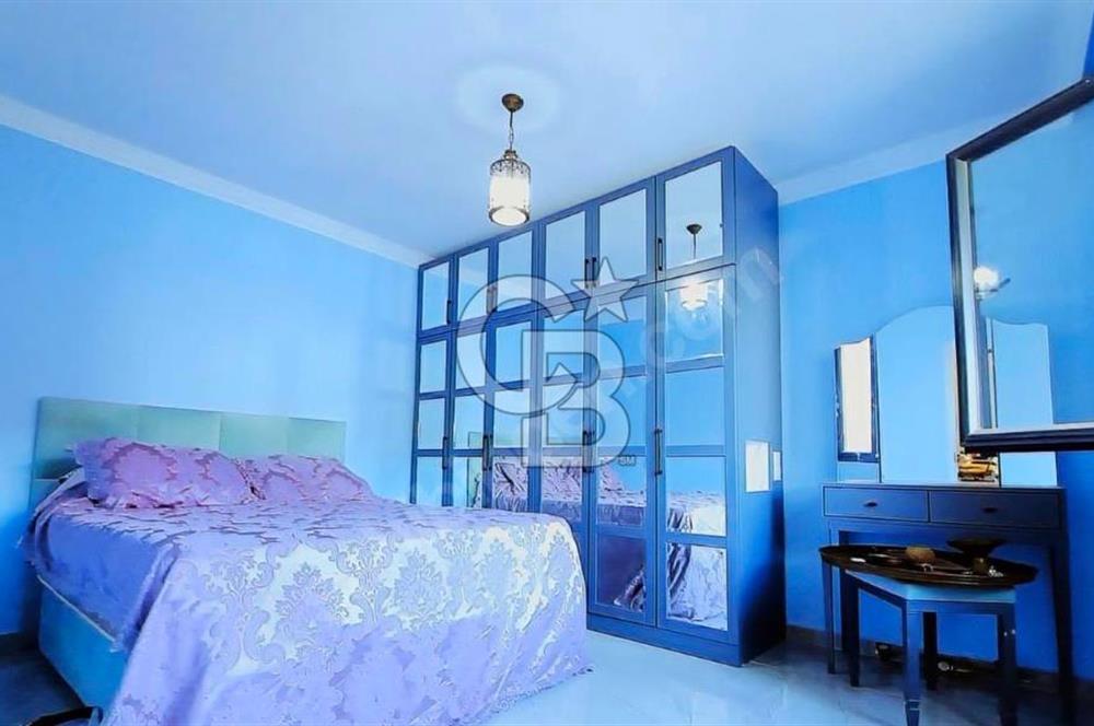 Yenifoça Donatkent Mevkiinde Satılık 3+2 Havuzlu Tripleks Villa