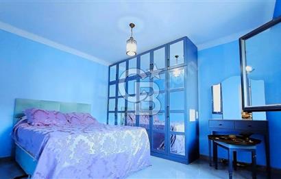 Yenifoça Donatkent Mevkiinde Satılık 3+2 Havuzlu Tripleks Villa