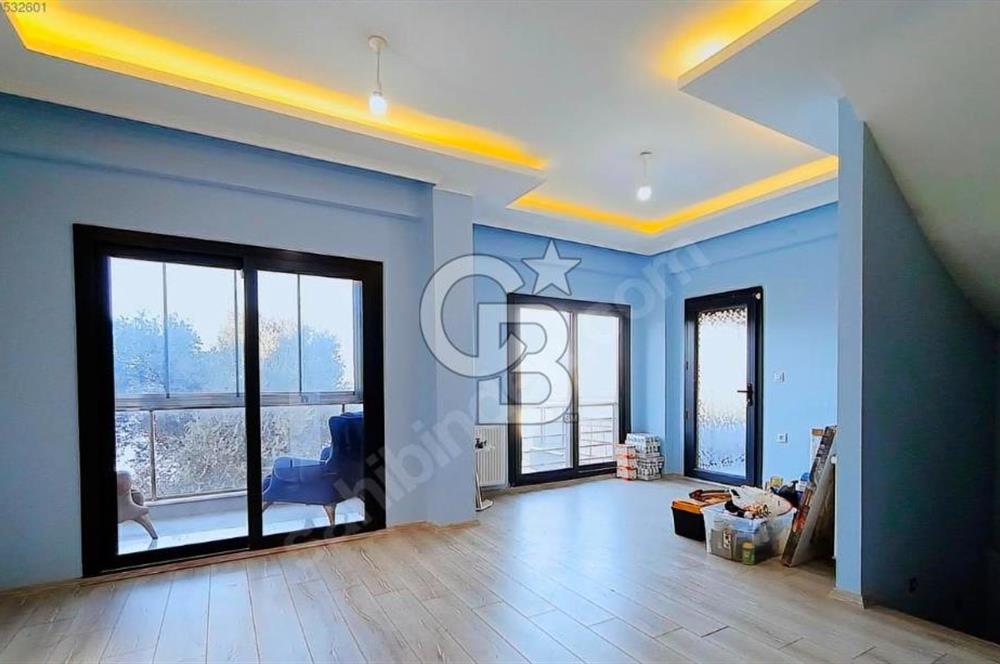 Yenifoça Donatkent Mevkiinde Satılık 3+2 Havuzlu Tripleks Villa