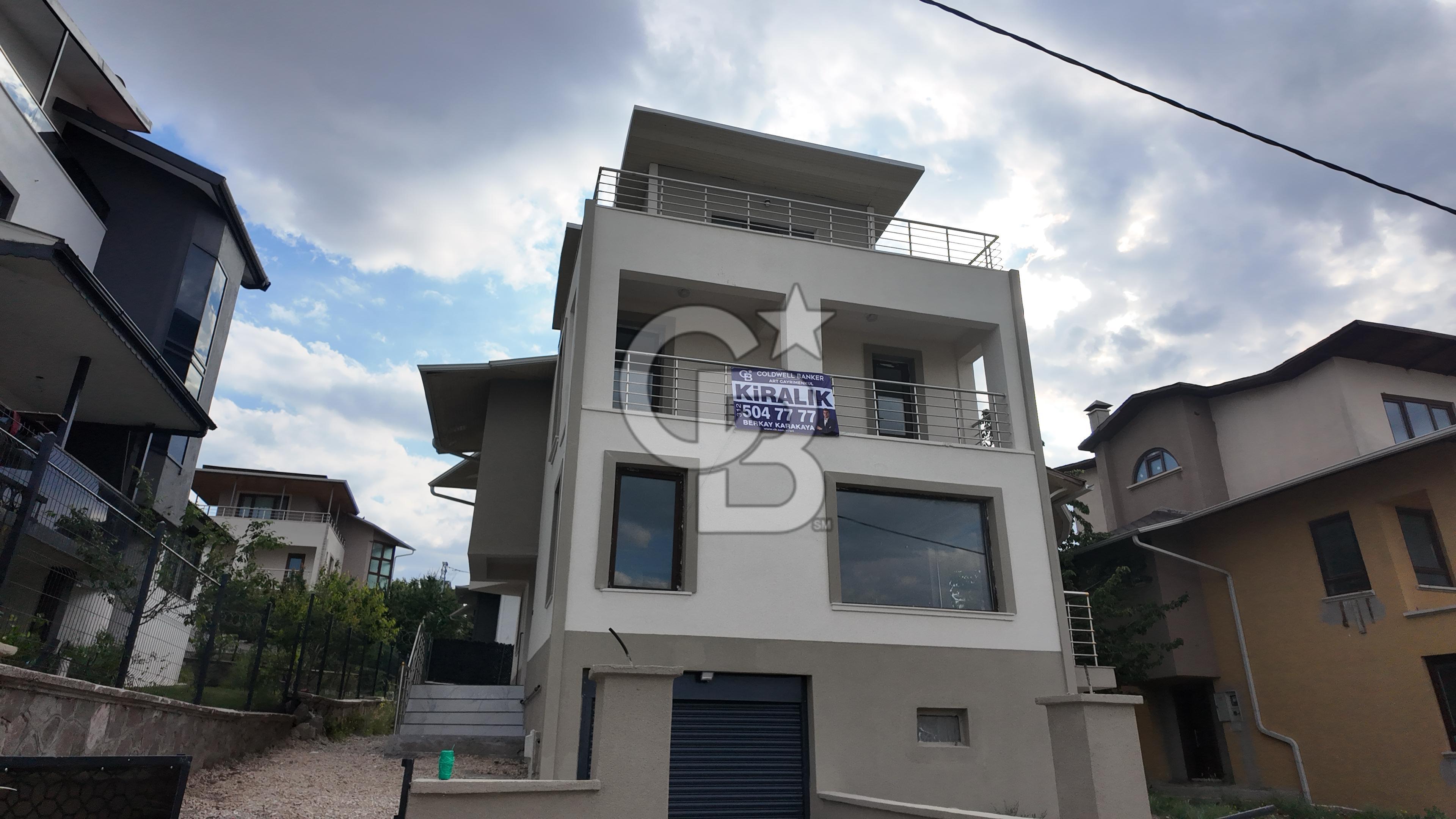 İŞBAŞARAN VİLLALARINDA KAPALI GARAJ VE HAVUZLU MODERN 6+1 VİLLA