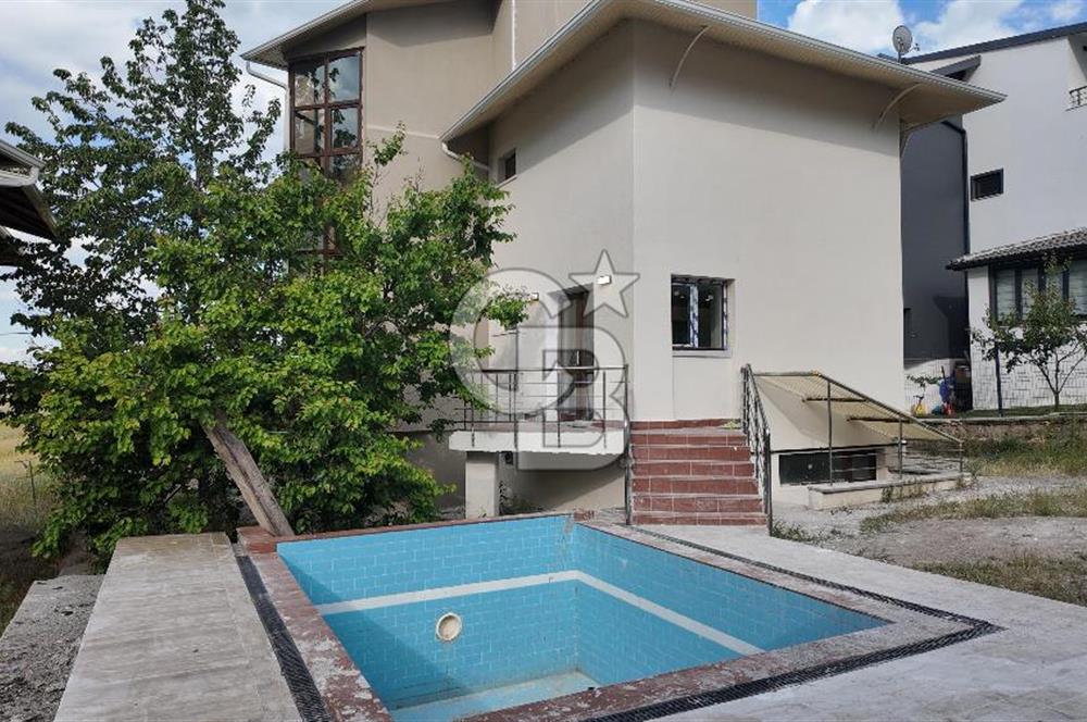 İŞBAŞARAN VİLLALARINDA KAPALI GARAJ VE HAVUZLU MODERN 6+1 VİLLA