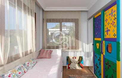 Foça İsmetpaşa'da Satılık Havuzlu Müstakil Villa
