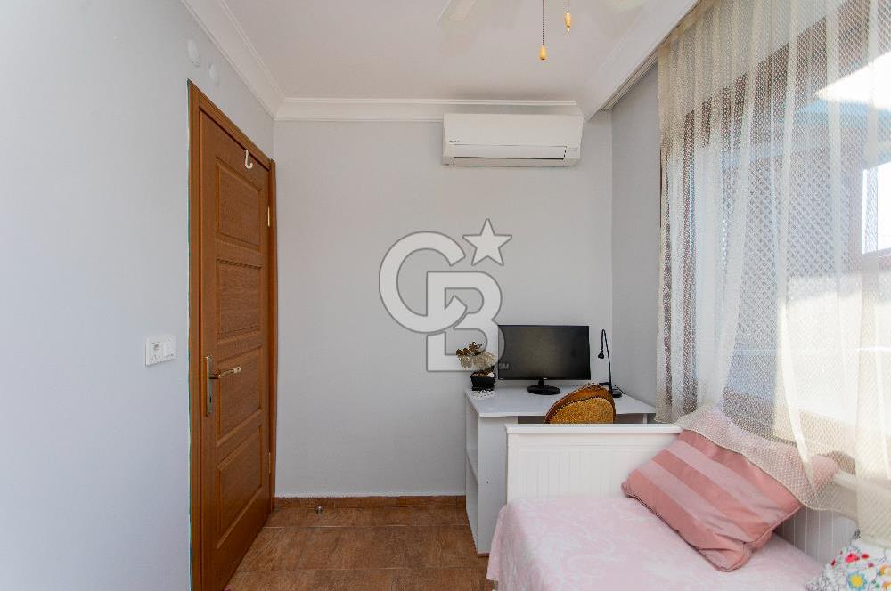 Foça İsmetpaşa'da Satılık Havuzlu Müstakil Villa