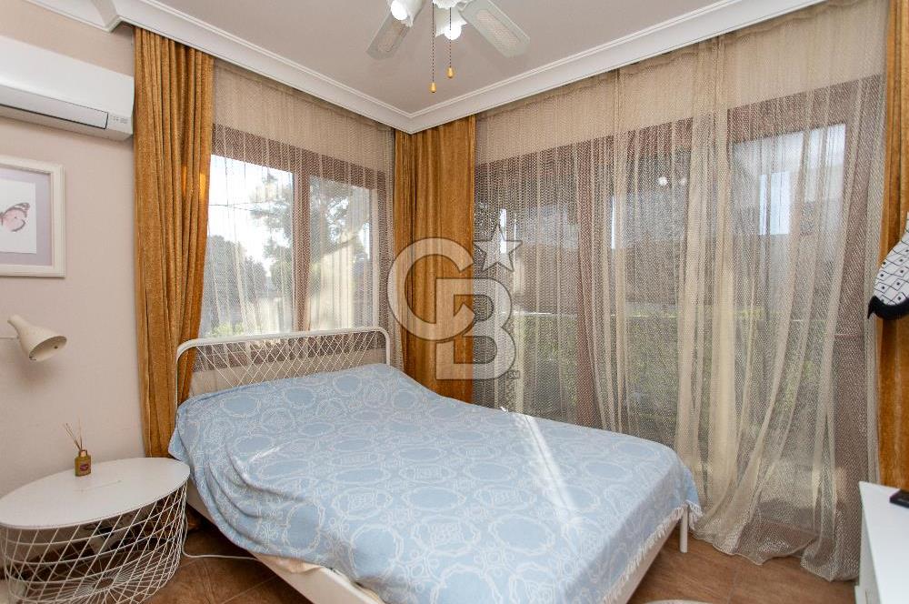 Foça İsmetpaşa'da Satılık Havuzlu Müstakil Villa
