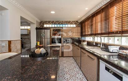 Foça İsmetpaşa'da Satılık Havuzlu Müstakil Villa