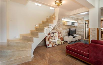Foça İsmetpaşa'da Satılık Havuzlu Müstakil Villa