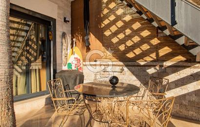 Foça İsmetpaşa'da Satılık Havuzlu Müstakil Villa